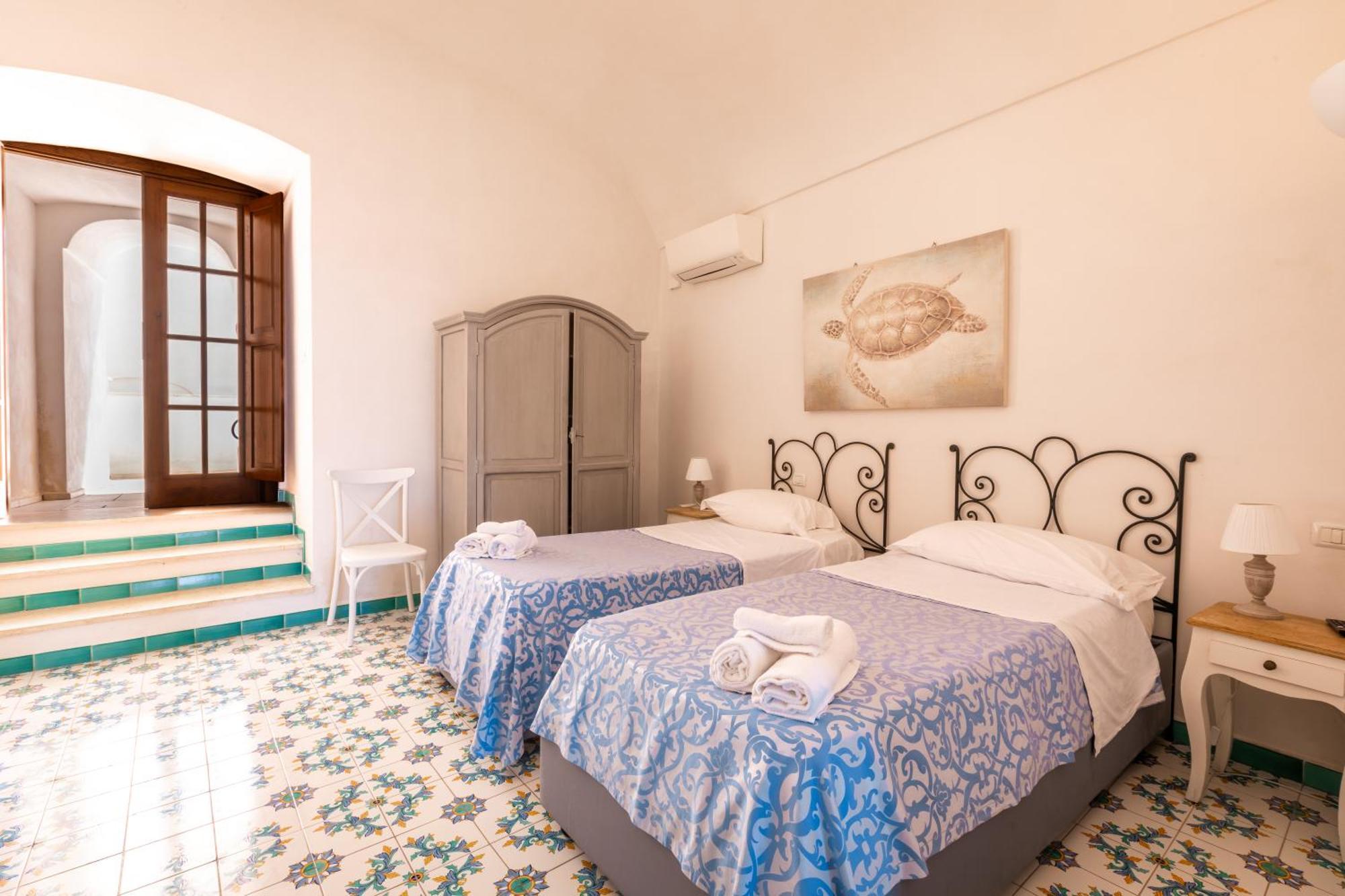 Hotel Torre Dei Borboni ポンツァ エクステリア 写真
