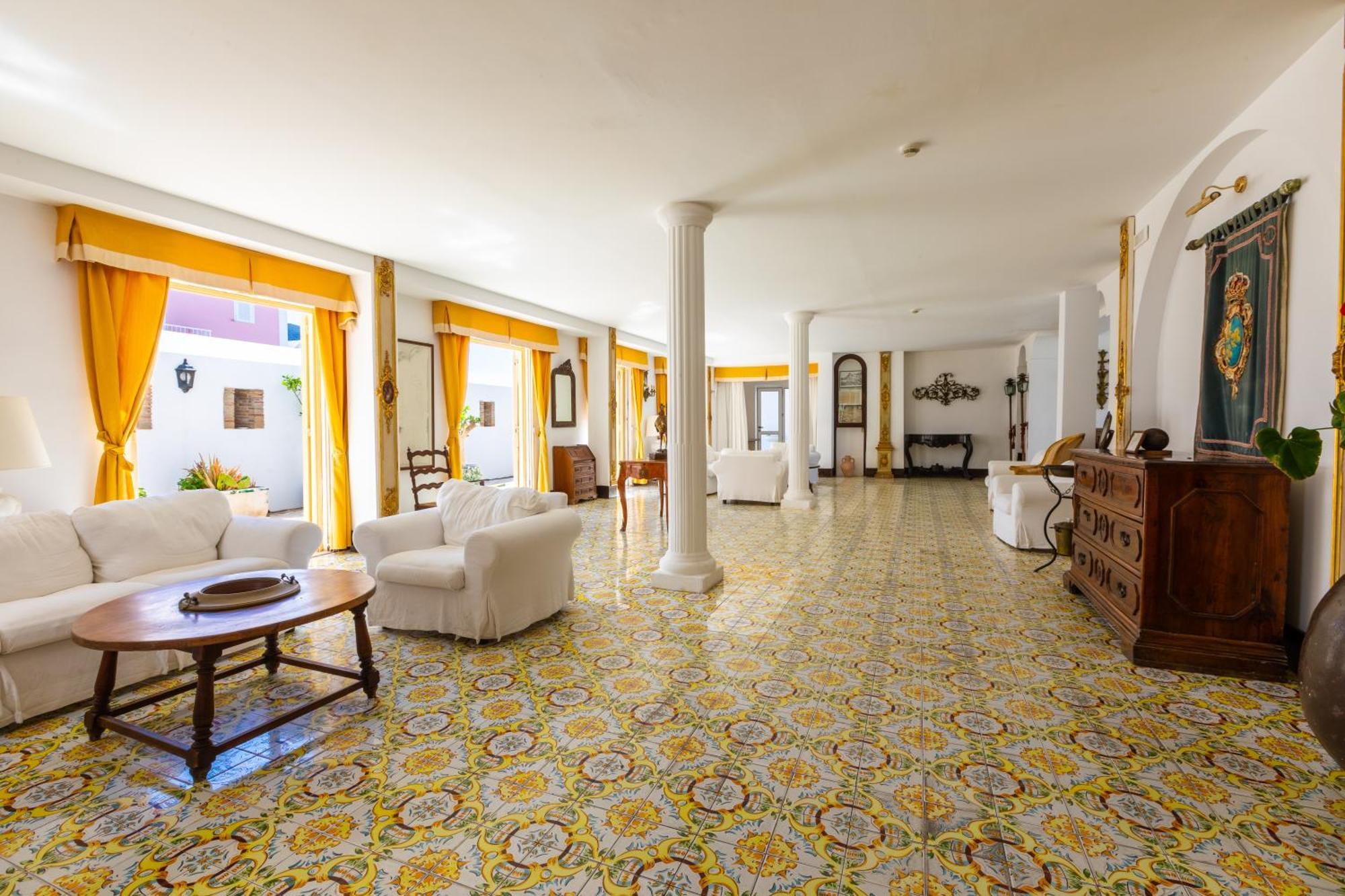 Hotel Torre Dei Borboni ポンツァ エクステリア 写真
