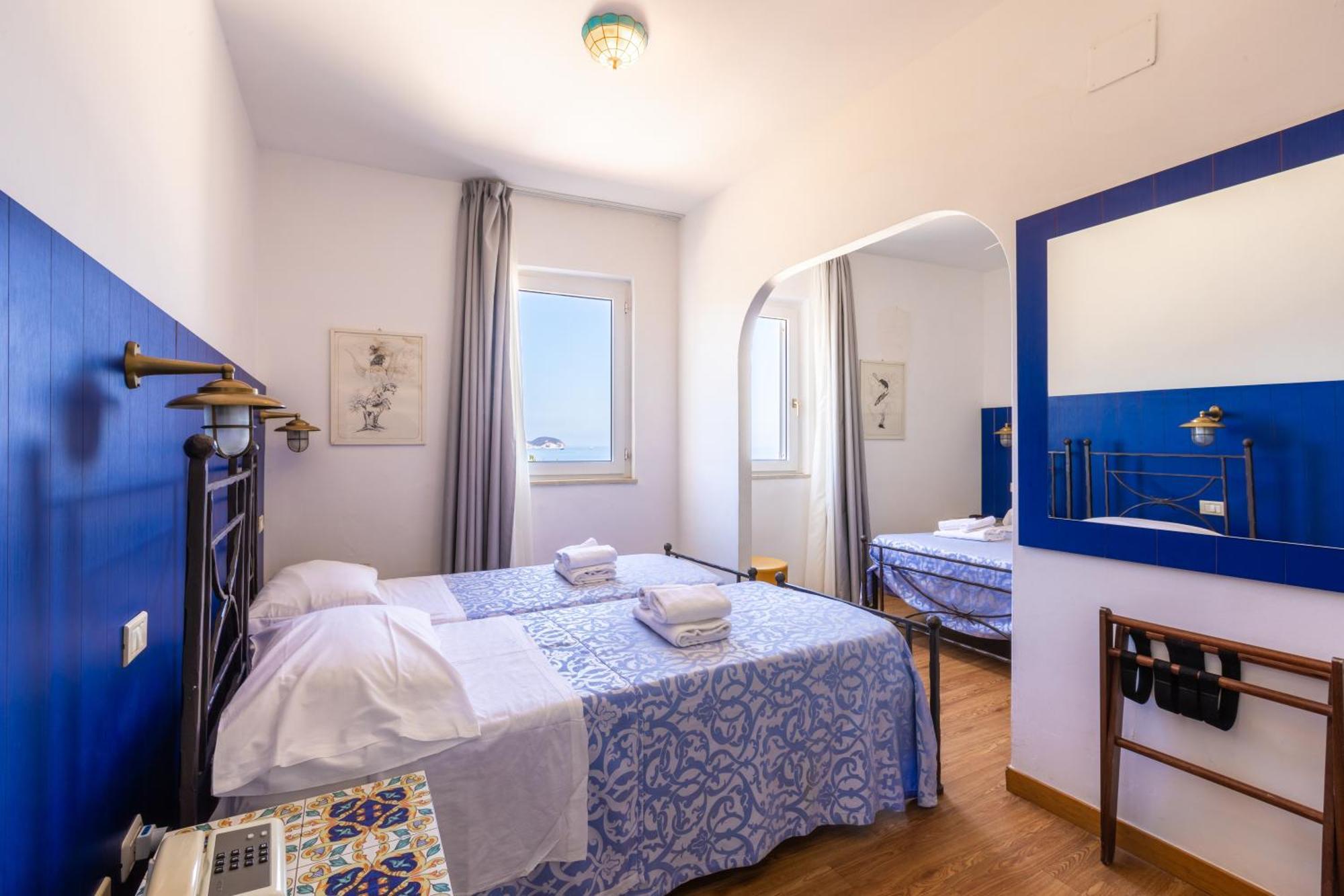 Hotel Torre Dei Borboni ポンツァ エクステリア 写真
