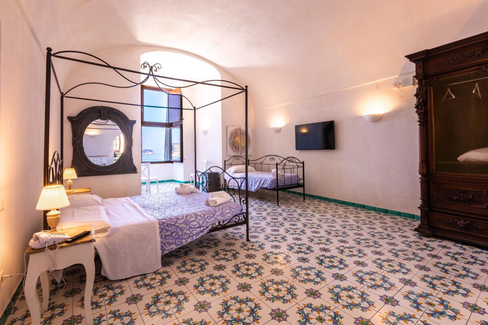 Hotel Torre Dei Borboni ポンツァ エクステリア 写真