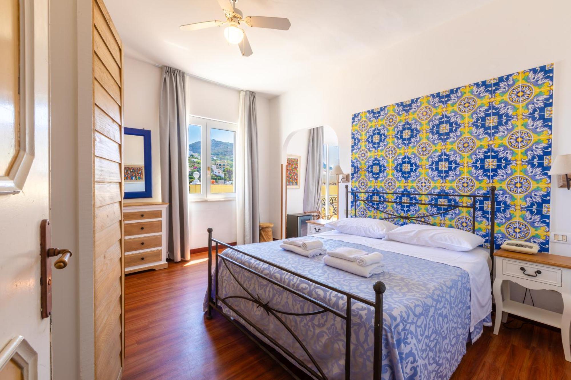 Hotel Torre Dei Borboni ポンツァ エクステリア 写真