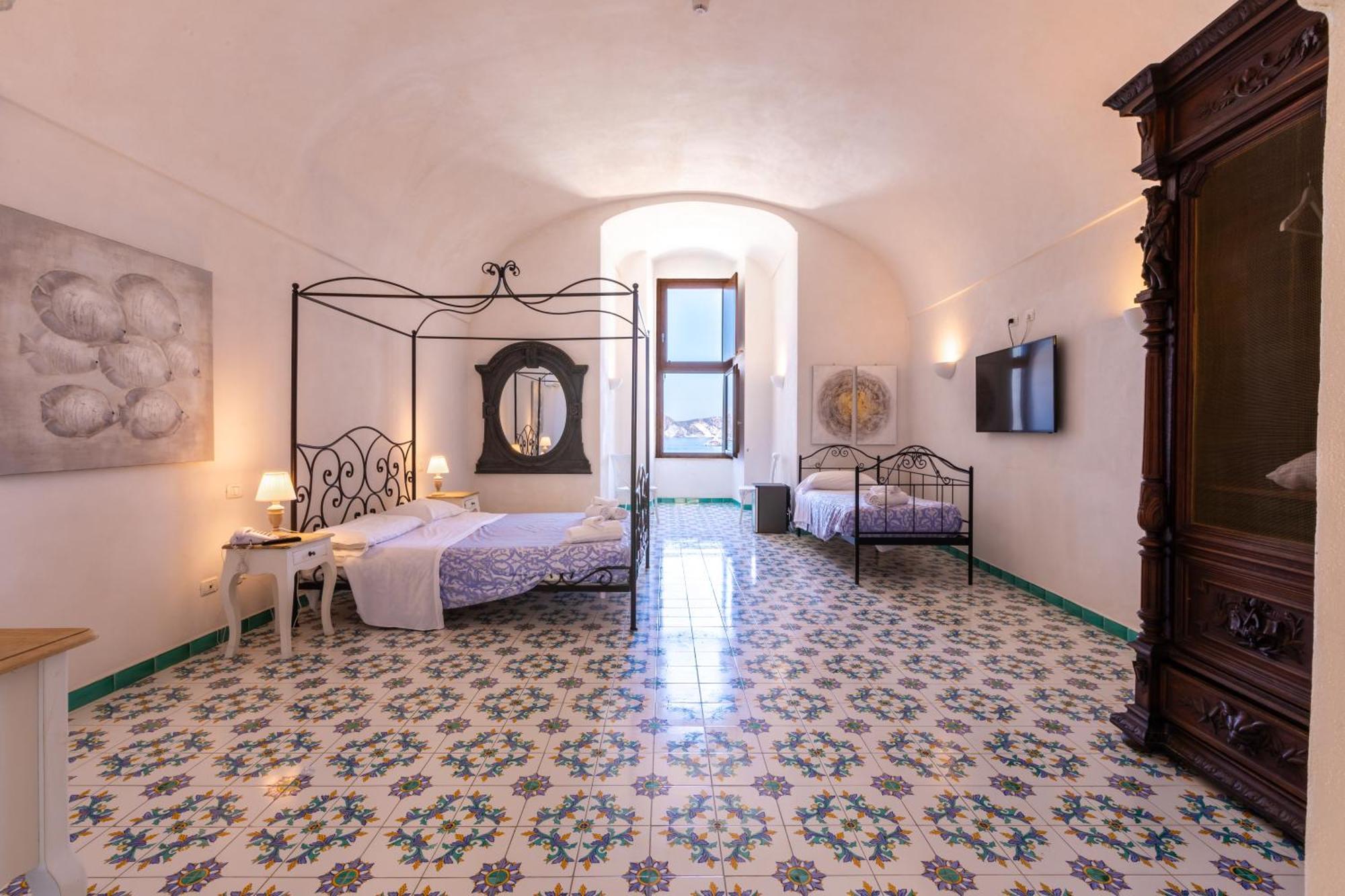 Hotel Torre Dei Borboni ポンツァ エクステリア 写真