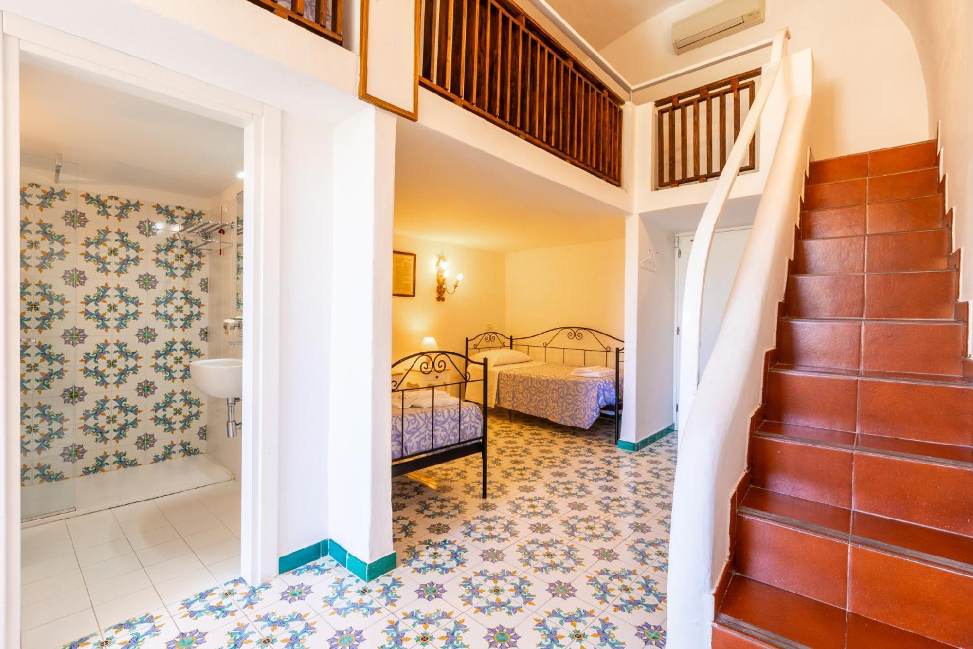 Hotel Torre Dei Borboni ポンツァ エクステリア 写真