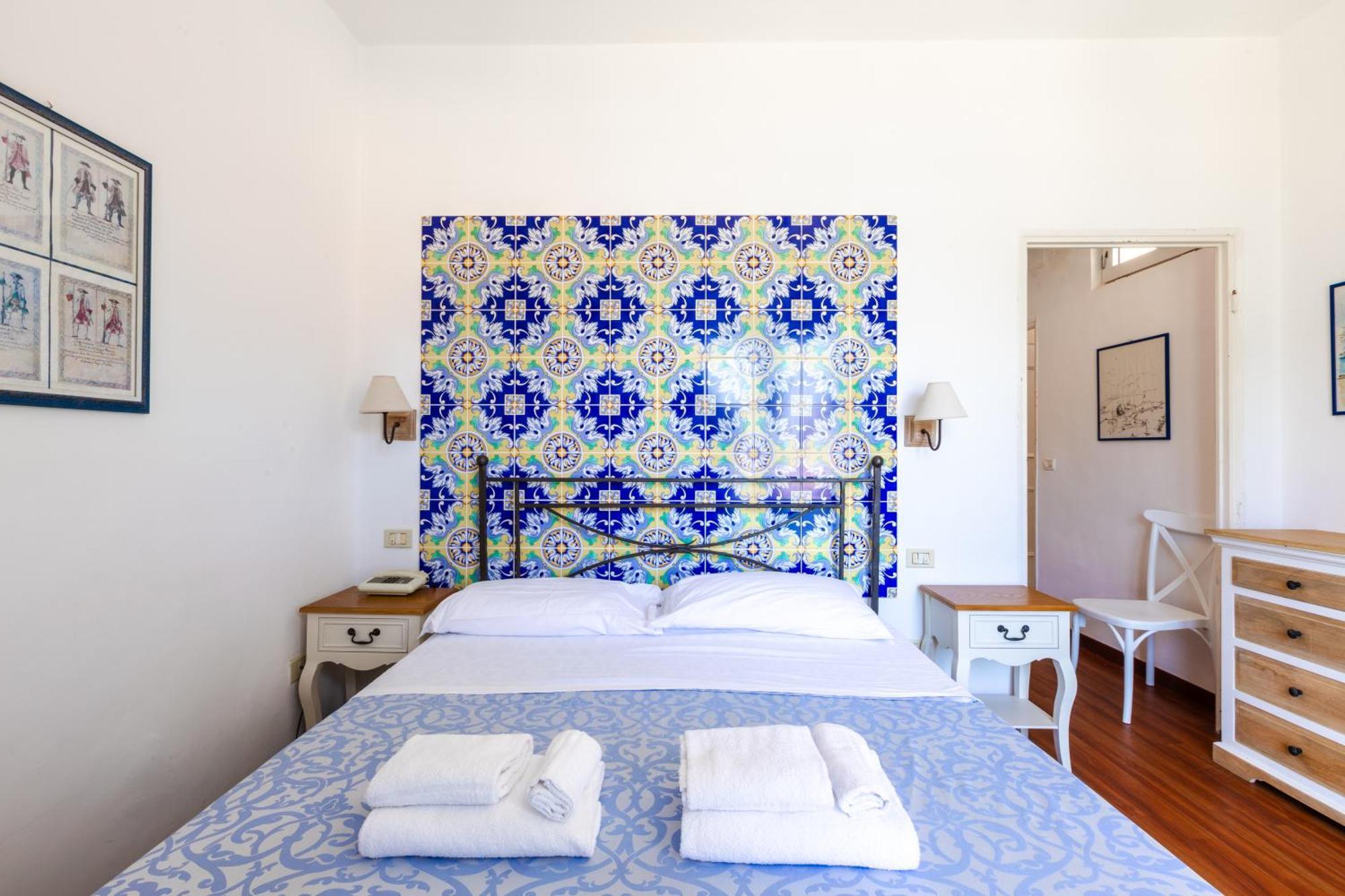 Hotel Torre Dei Borboni ポンツァ エクステリア 写真