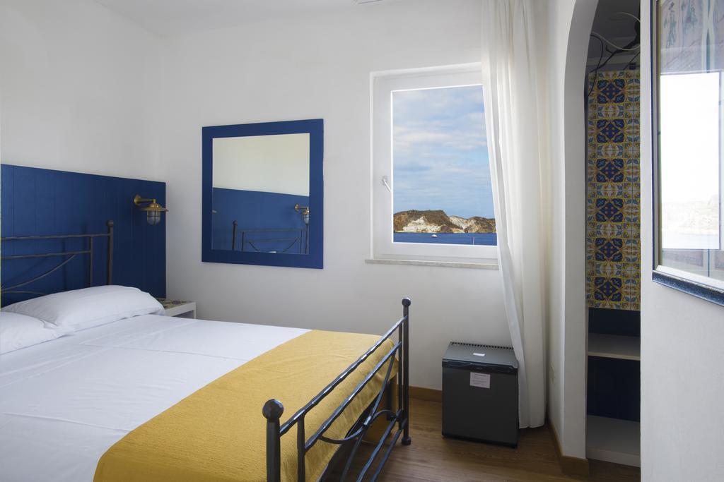 Hotel Torre Dei Borboni ポンツァ エクステリア 写真