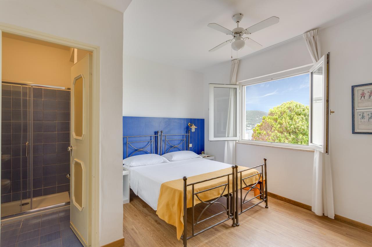 Hotel Torre Dei Borboni ポンツァ エクステリア 写真