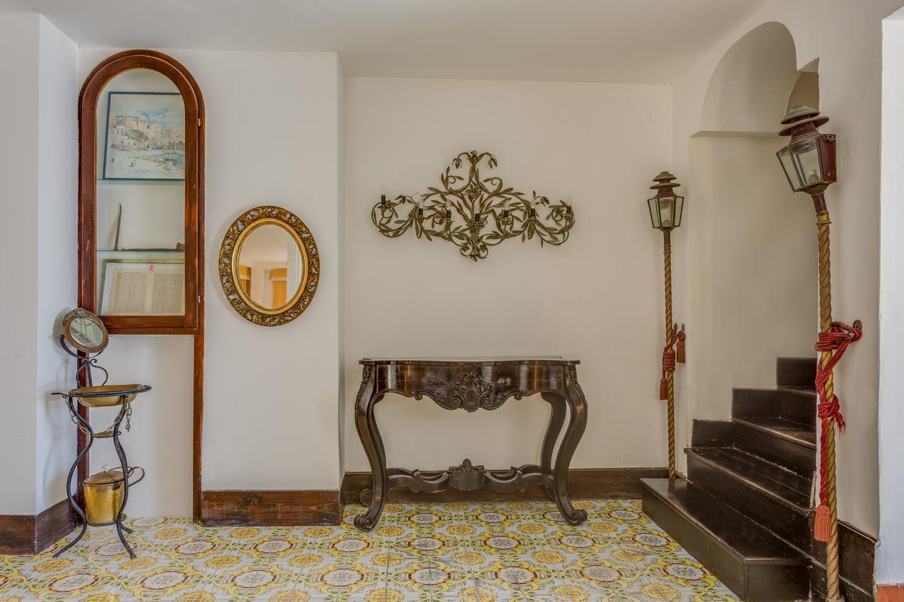 Hotel Torre Dei Borboni ポンツァ エクステリア 写真