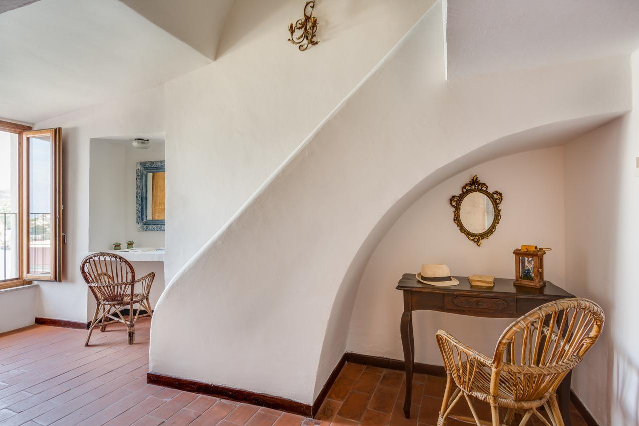 Hotel Torre Dei Borboni ポンツァ エクステリア 写真