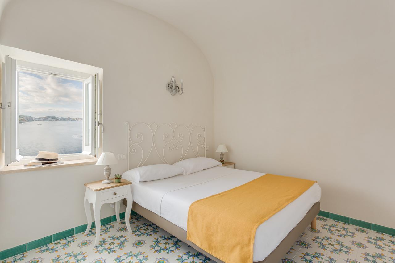 Hotel Torre Dei Borboni ポンツァ エクステリア 写真