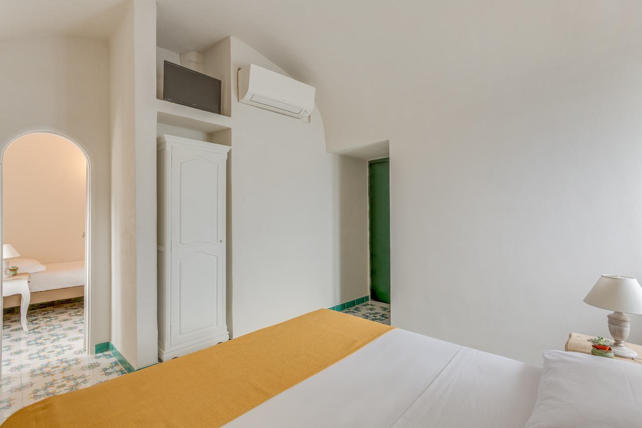 Hotel Torre Dei Borboni ポンツァ エクステリア 写真