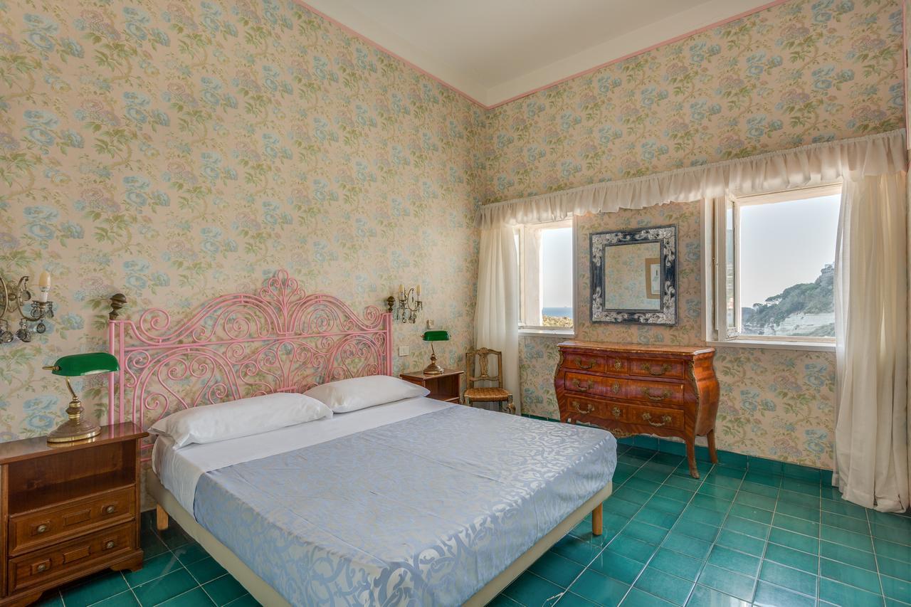 Hotel Torre Dei Borboni ポンツァ エクステリア 写真