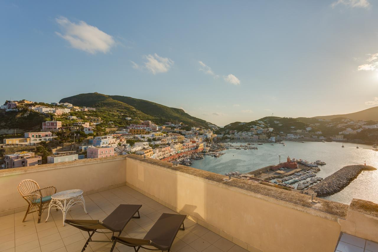 Hotel Torre Dei Borboni ポンツァ エクステリア 写真