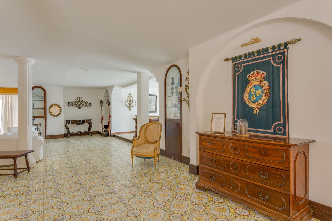 Hotel Torre Dei Borboni ポンツァ エクステリア 写真