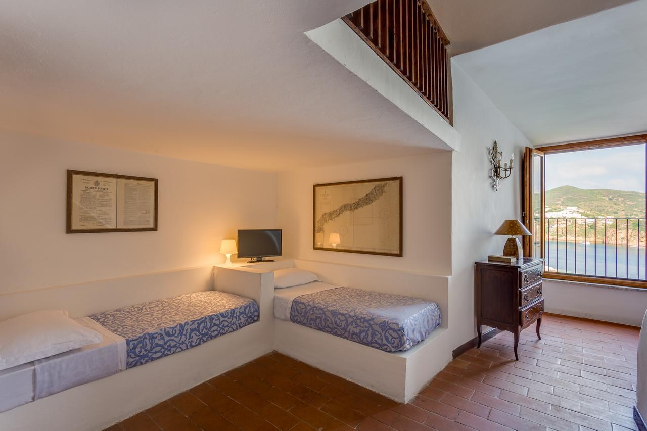 Hotel Torre Dei Borboni ポンツァ エクステリア 写真