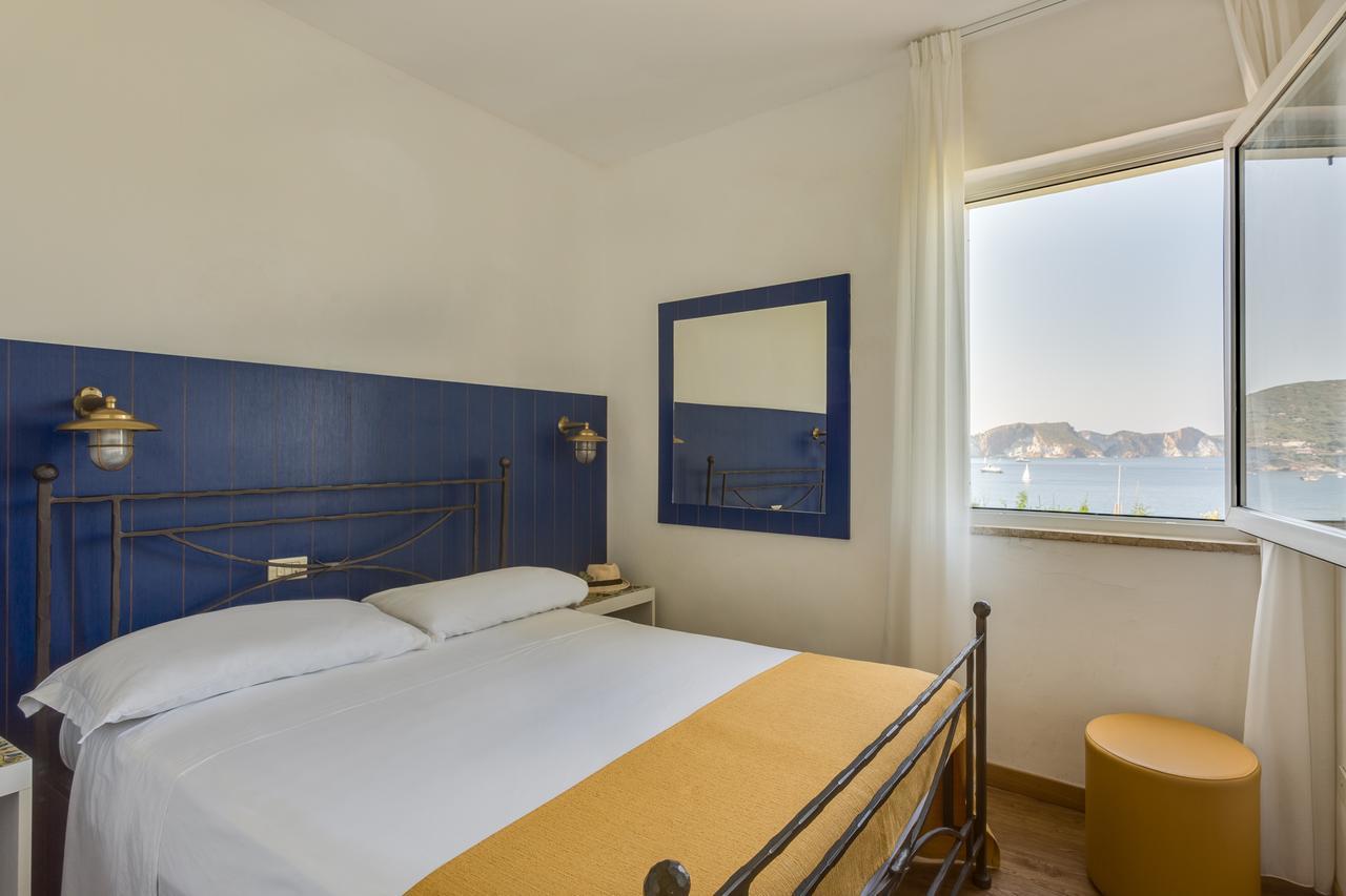 Hotel Torre Dei Borboni ポンツァ エクステリア 写真