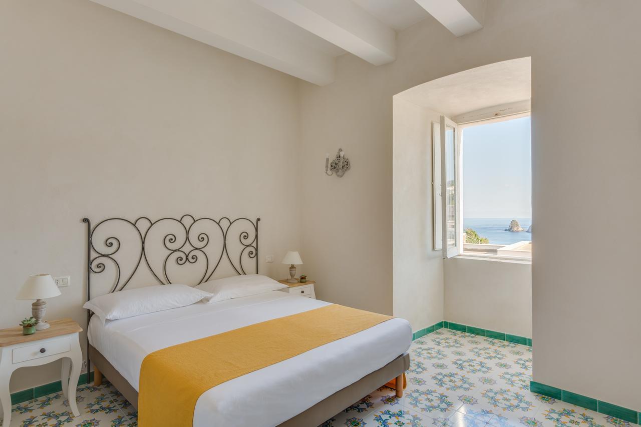 Hotel Torre Dei Borboni ポンツァ エクステリア 写真