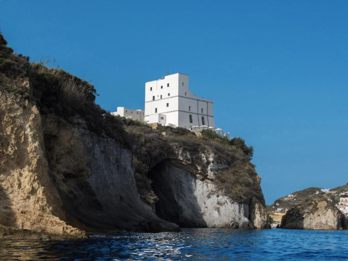 Hotel Torre Dei Borboni ポンツァ エクステリア 写真