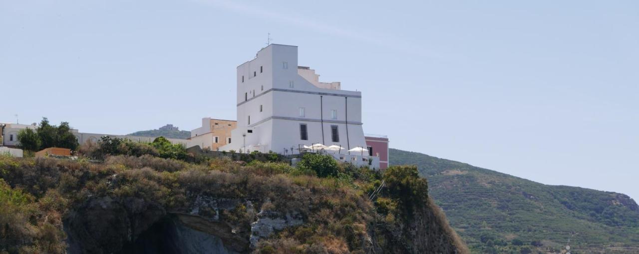 Hotel Torre Dei Borboni ポンツァ エクステリア 写真