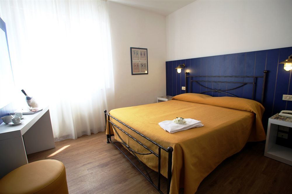 Hotel Torre Dei Borboni ポンツァ エクステリア 写真