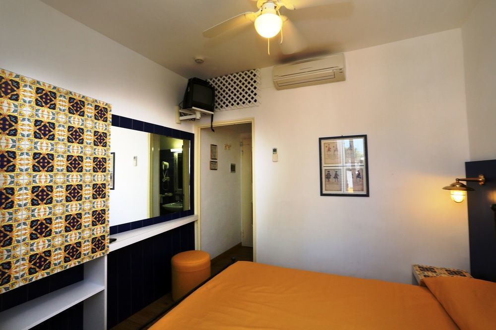 Hotel Torre Dei Borboni ポンツァ エクステリア 写真