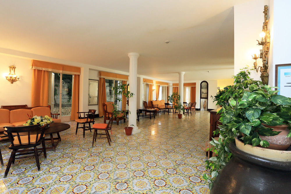 Hotel Torre Dei Borboni ポンツァ エクステリア 写真