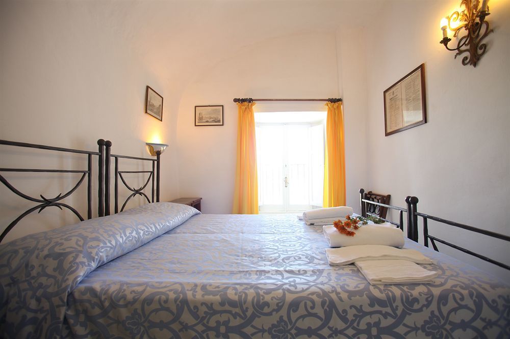 Hotel Torre Dei Borboni ポンツァ エクステリア 写真