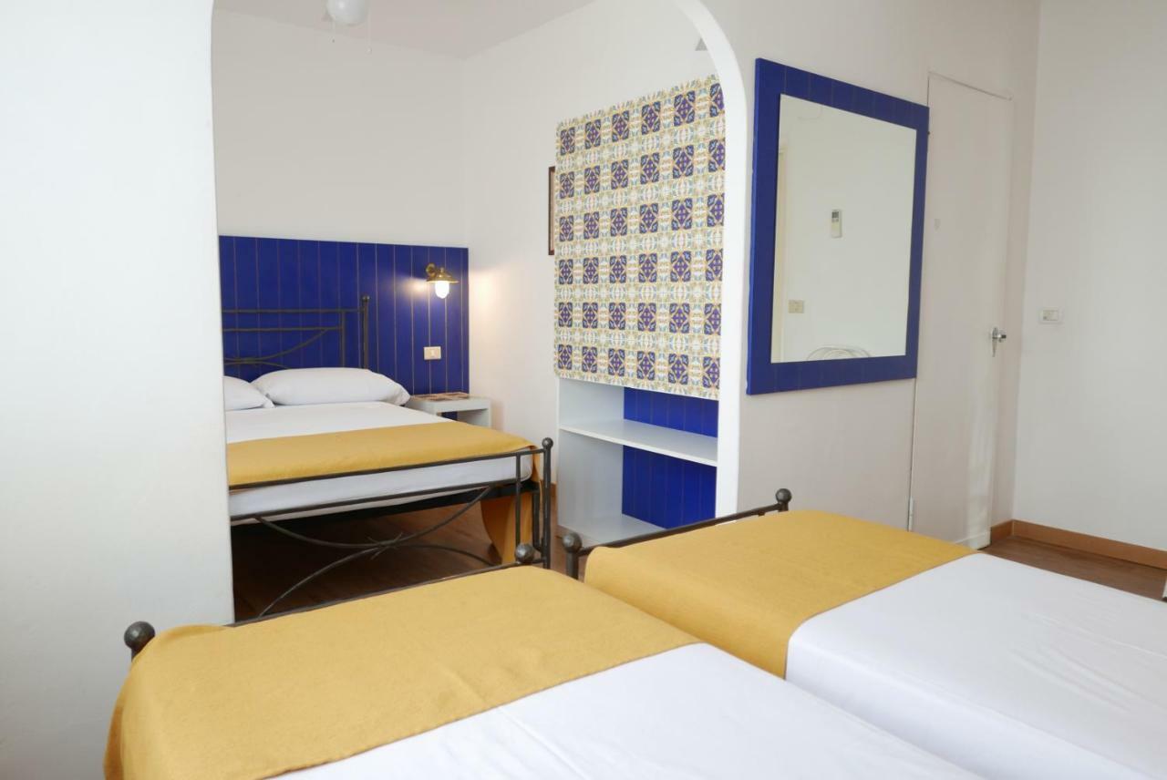 Hotel Torre Dei Borboni ポンツァ エクステリア 写真