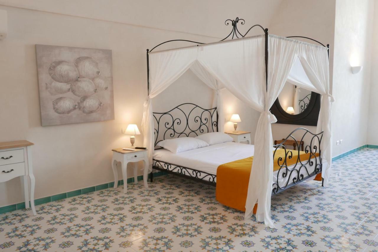 Hotel Torre Dei Borboni ポンツァ エクステリア 写真