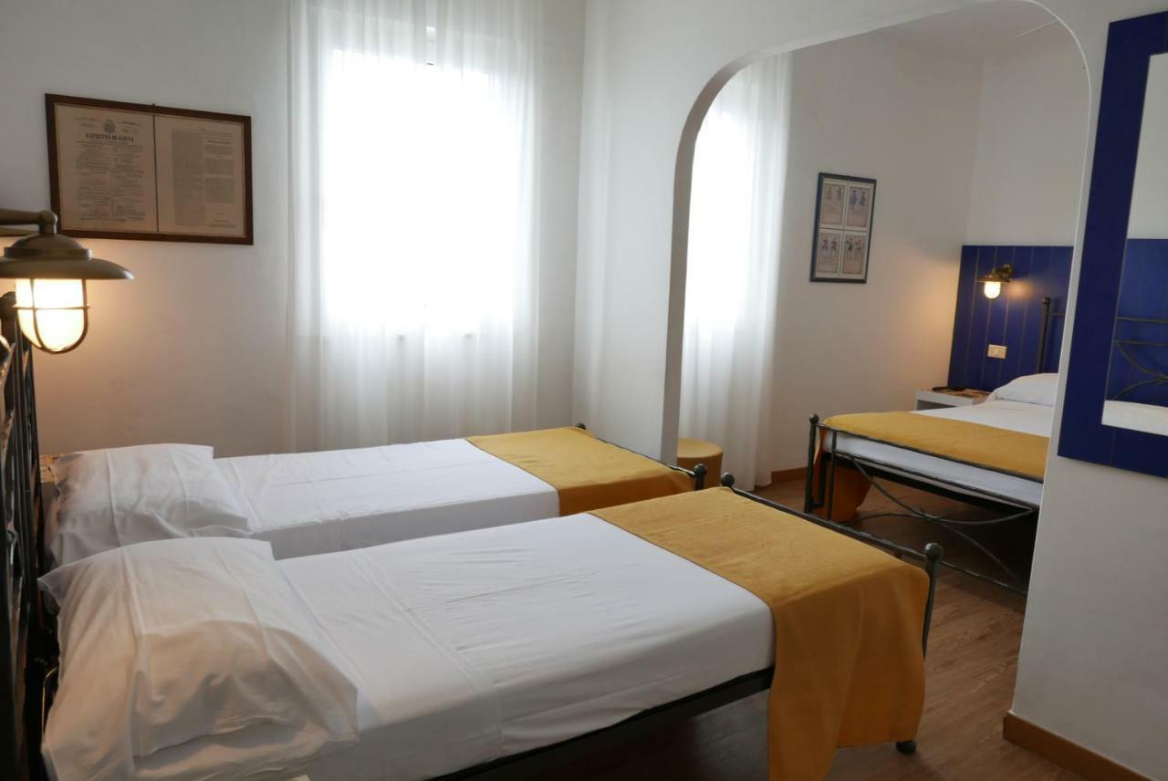Hotel Torre Dei Borboni ポンツァ エクステリア 写真