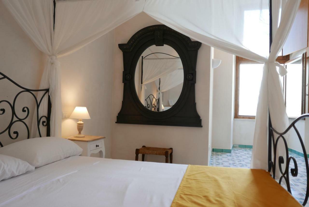 Hotel Torre Dei Borboni ポンツァ エクステリア 写真