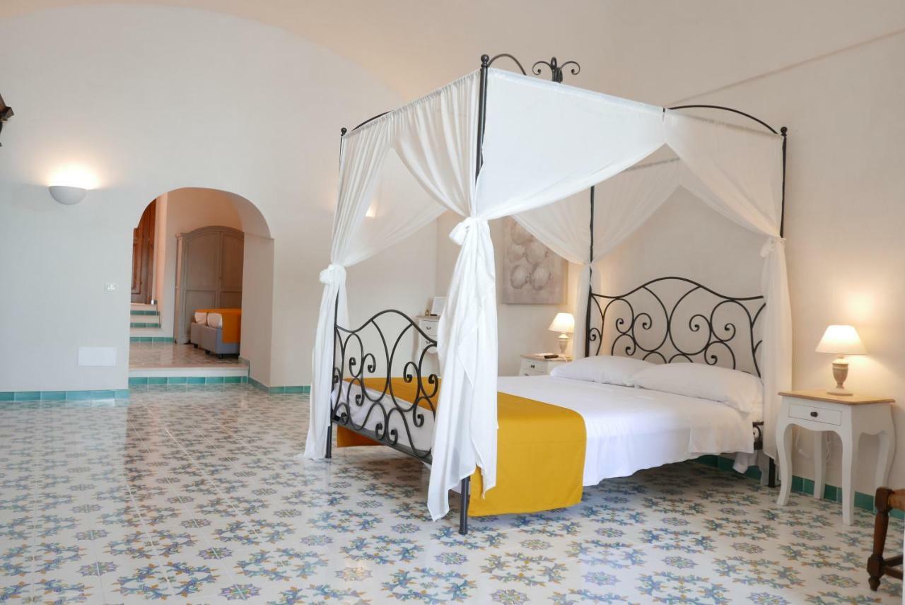 Hotel Torre Dei Borboni ポンツァ エクステリア 写真